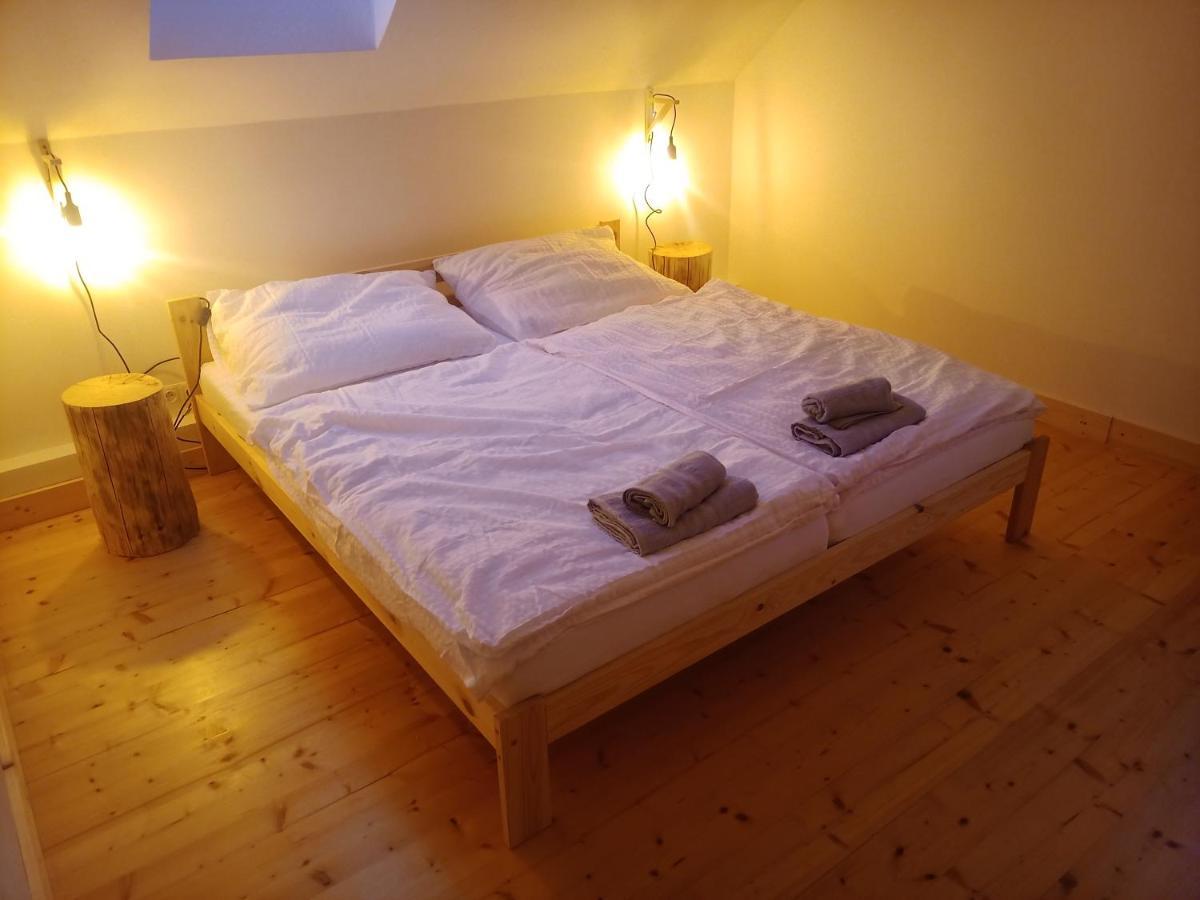 Wellness Srub U Holubu Villa Malsice Buitenkant foto