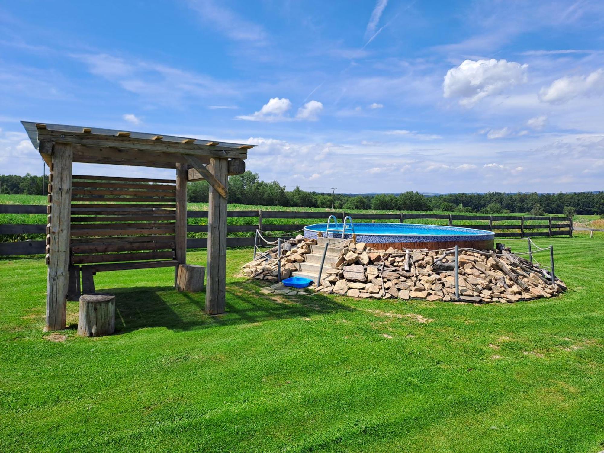 Wellness Srub U Holubu Villa Malsice Buitenkant foto